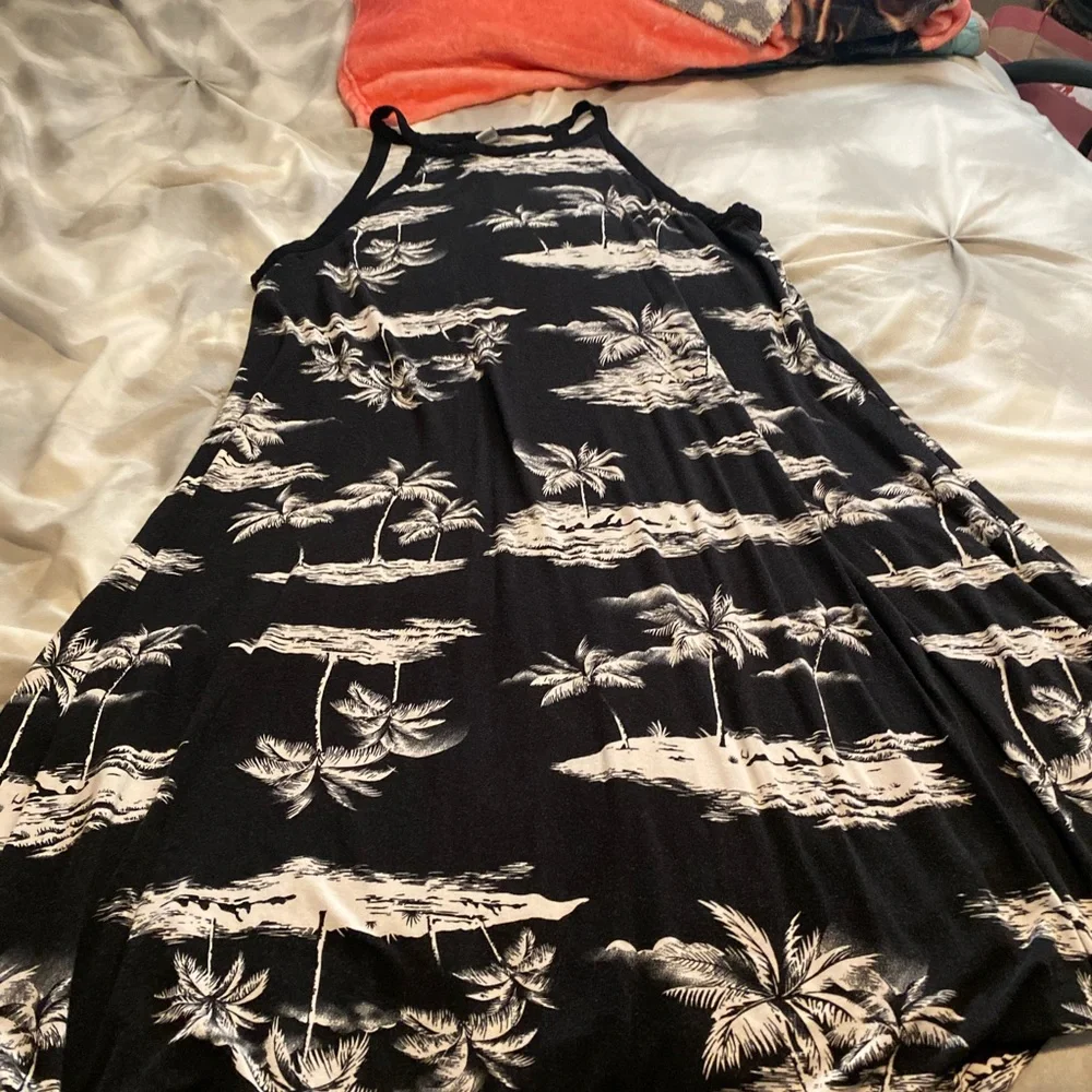 Old navy dress - Picture 2 of 3